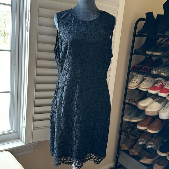 Banana Republic Navy Black Lace Sleeveless Cocktail Dress with Back Cut Out 12P - Picture 2 of 10